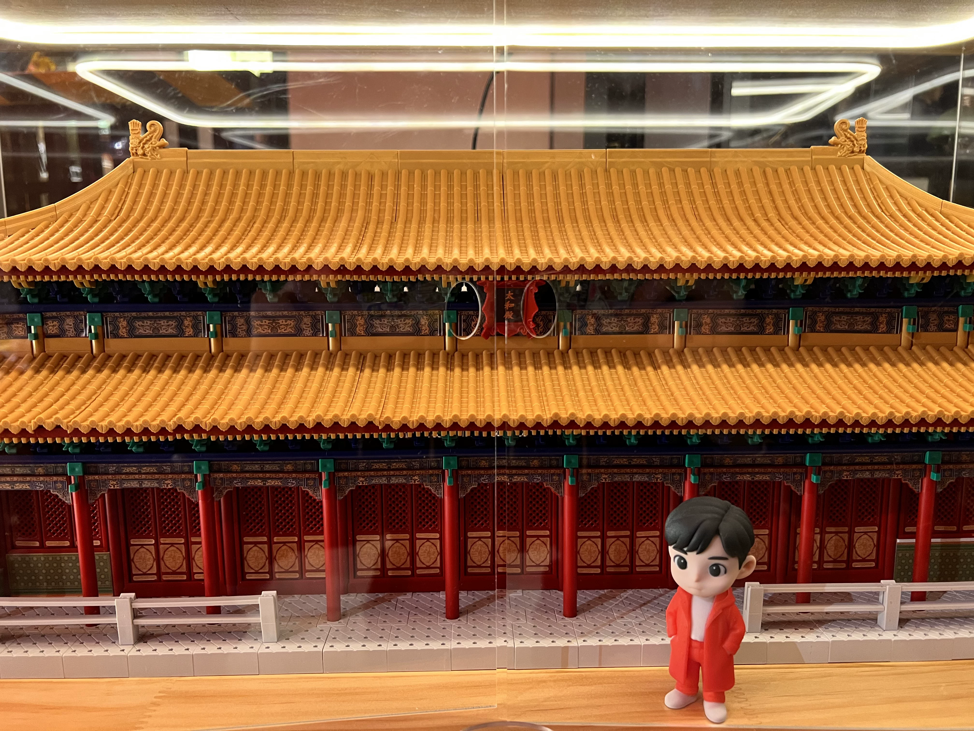 Photo 2 Figure photo review